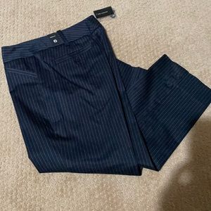 THE LIMITED NAVY PIN STRIP CAPRI NWT